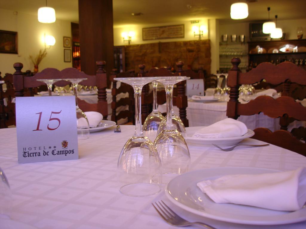 فندق أوسورنوفي  Tierra De Campos المطعم الصورة